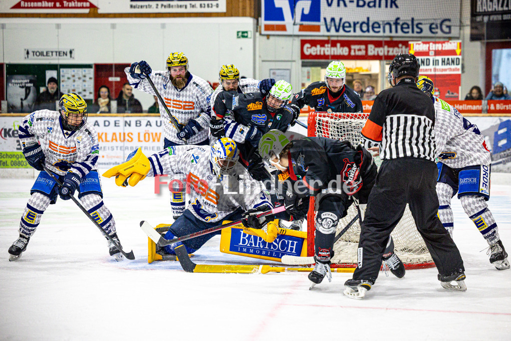 Peißenberg MINERS gegen ESC Geretsried RIVERRATS | Eishockey Bayernliga 2025/26 Vorrunfe, Peißenberg MINERS gegen ESC Geretsried RIVERRATS, 20251019,Aktion vor dem Tor,2025-10-19 in Peißenberg (flatbuy Arena Peißenberg), Ryan MURPHY (MINERS 15)Copyright: WolfgangxLindner www.foto-lindner.de