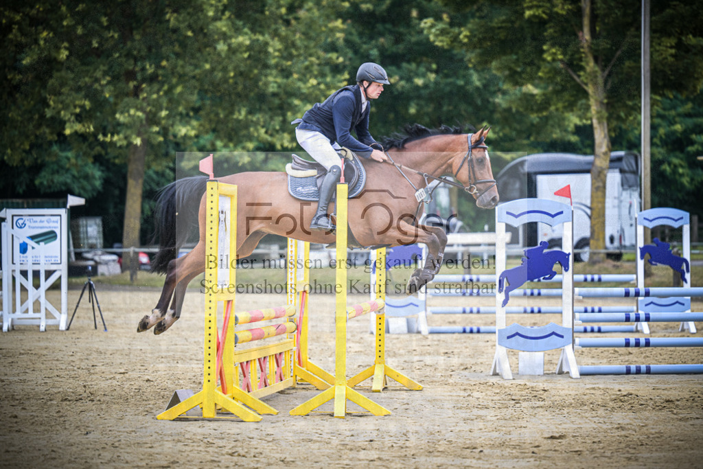 DOS_2161 | Entdecke hochwertige Reitturnierfotos von Foto Oger. Professionell, emotional und authentisch – jetzt Lieblingsmomente im Shop bestellen.Deutschlandweite Turnierfotografie. - Realisiert mit Pictrs.com