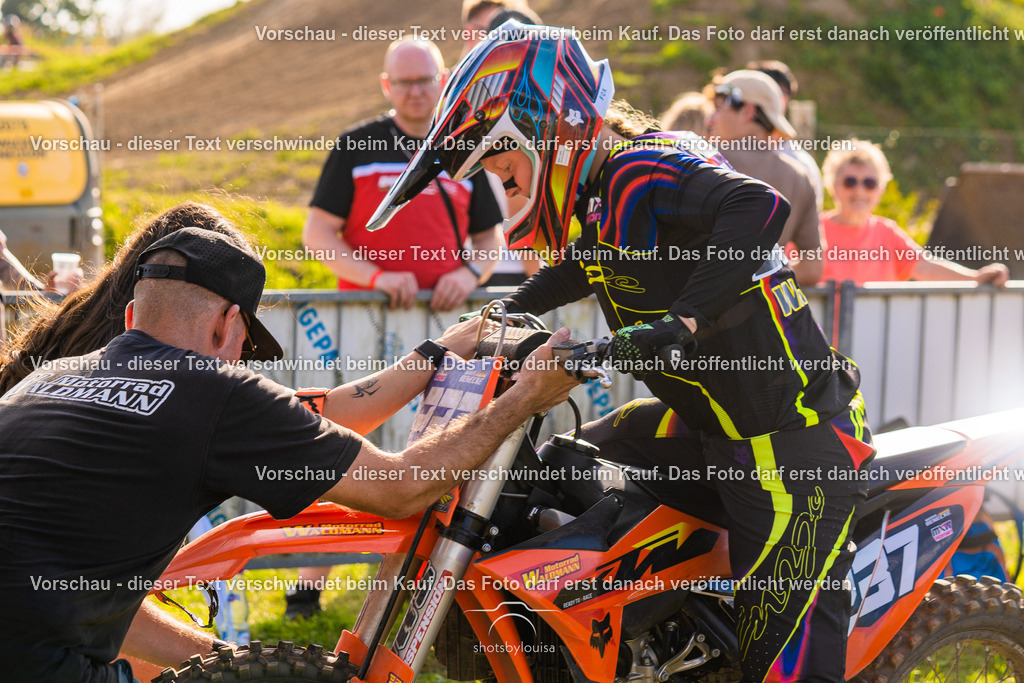 09_20_LM_Schenkenhorst-9698 | Sportfotografin aus Berlin-Brandenburg mit Fokus auf Motocross. Ich halte deine sportliche Leistung und echte Emotionen auf und neben der Strecke professionell fest. Entdecke die Fotos von deinem Rennen und bestelle sie direkt hier im Shop.