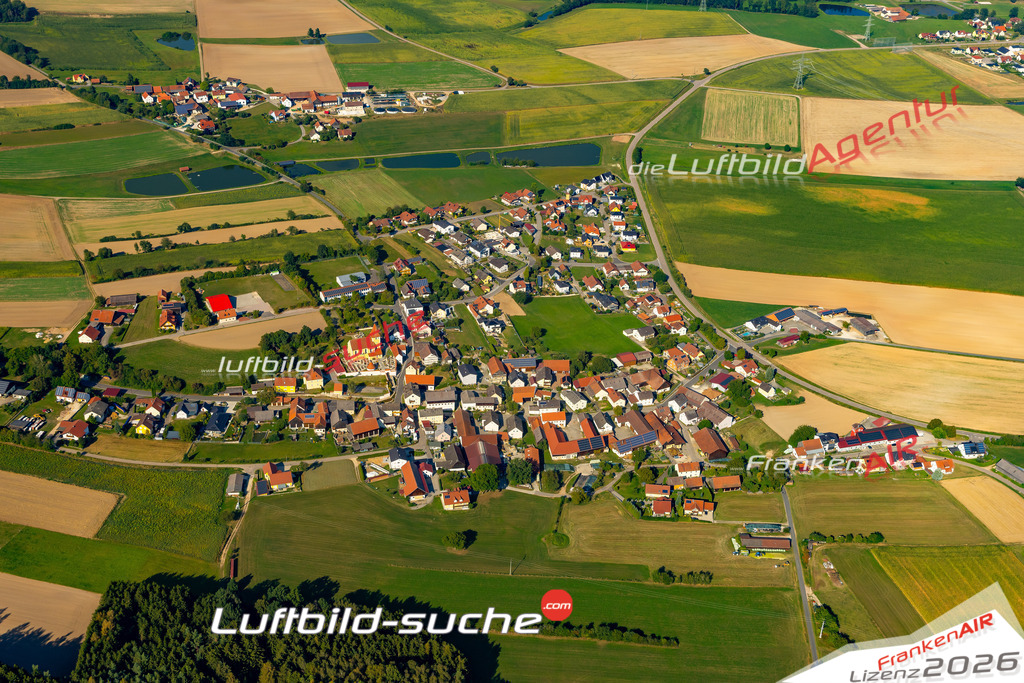 Das Luftbild zeigt : Rottendorf Schmidgaden - Die Luftaufnahme wurde 2024 vom UL-Flugzeug aus erstellt ( keine Drohne ) - Hochauflösende Luftaufnahme - Für grossformatige Ausdrucke geeignet. Die Geschenkidee !Mit Lizenz und Bildrechte bestellbar