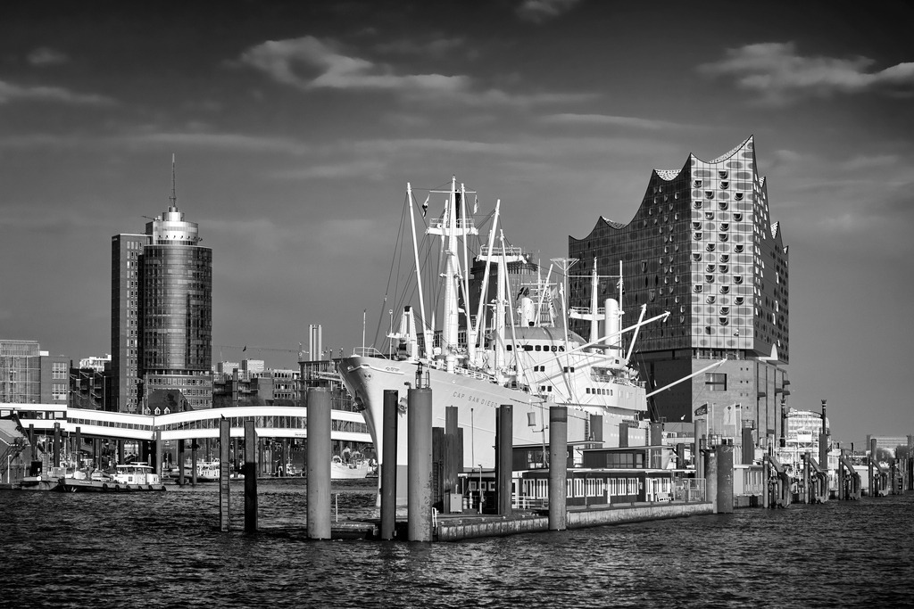 hamburg leinwand elbphilharmonie in schwarzweiss querformat | Kaufen Sie Hamburg Bilder und Hamburg Fotos auf Leinwand, Acrylglas, Alu-Dibond, oder als Poster in Hamburgs großer Onlinegalerie. Elbphilharmonie Bilder, Hamburger Hafen, Speicherstadt, Alster und viel mehr.