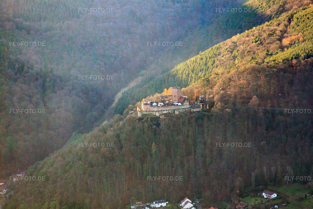 Burg Landeck | Luftbild: Burg Landeck in Klingenmünster im Bundesland Rheinland-Pfalz in Deutschland. Foto: IMG_61387.jpg vom 15.12.2013 durch Werner Riehm/FLY-FOTO.de - Realisiert mit Pictrs.com