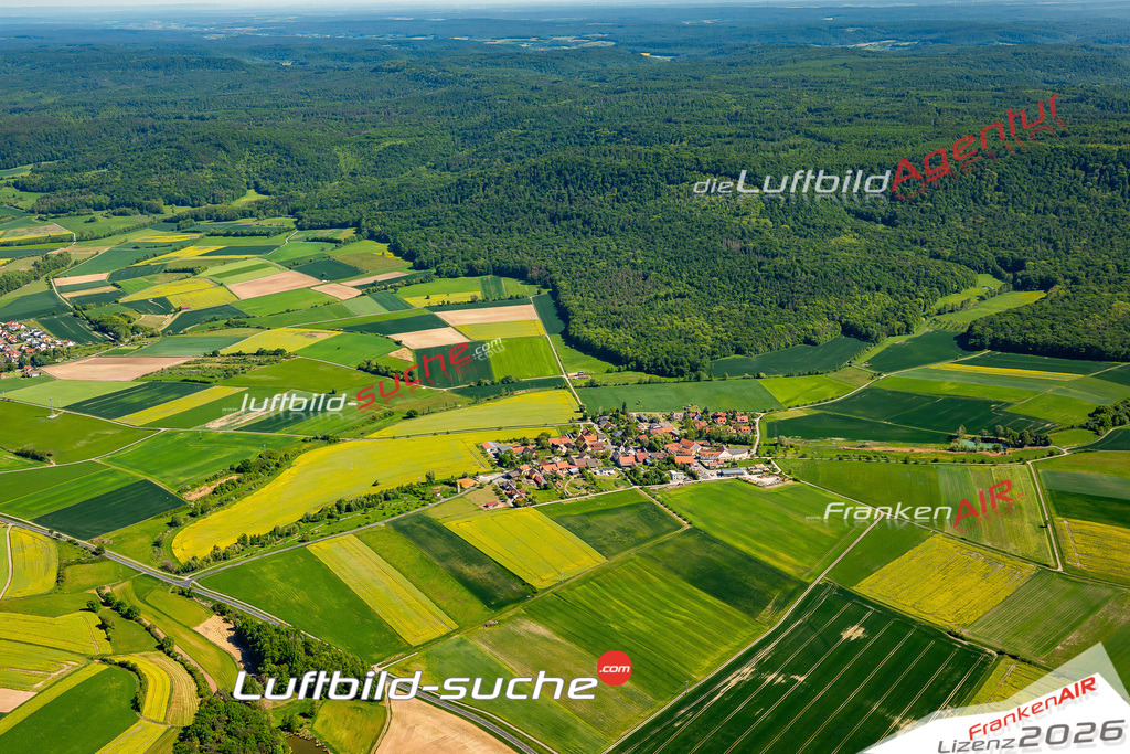 Klassische Luftaufnahme ohne Drohne zeigt:Oberschwappach bei Knetzgau - Die Luftbildaufnahme wurde 2025 vom UL-Flugzeug heraus erstellt ( keine Drohne ) - Hochauflösende Luftaufnahme -Nicht vergleichbar mit Google Maps oder Satelittenbilder- Die Geschenkidee !Mit Lizenz und Bildrechte bestellbar