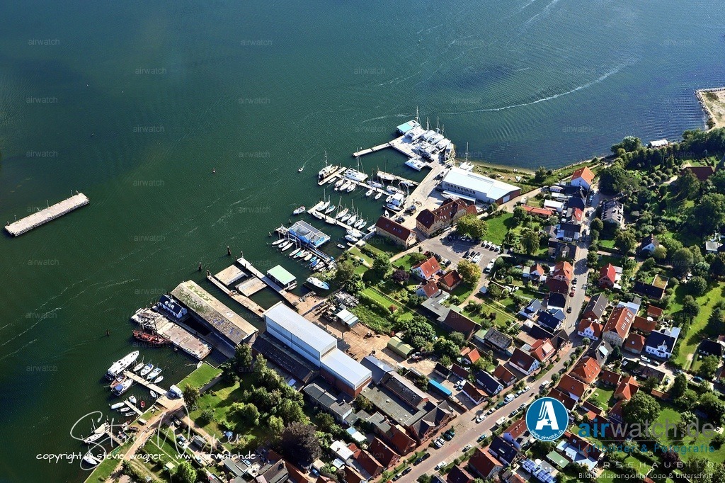 Luftbild Stadt Arnis - Von 1927 an war Arnis der letzte verbliebene Flecken der Provinz. | Stadt Arnis: Von 1927 an war Arnis der letzte verbliebene Flecken der Provinz. Der formelle Übergang zur Stadt erfolgte am 1. Januar 1934, als die Nationalsozialisten alle bisherigen Städte und Flecken per Verordnung zu Städten erklärten. Am 14. April 1934 wurde Arnis offiziell bestätigt – dieses Datum gilt heute als Stadtgründungsdatum.