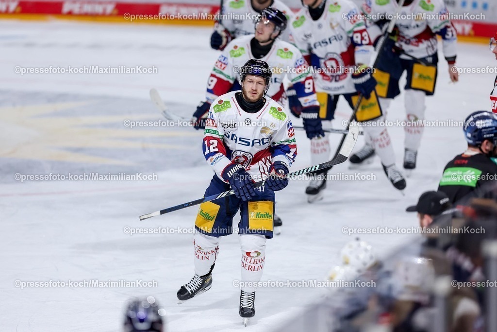 DEG12012501011 | 12.01.2025, Eishockey, Penny DEL, Düsseldorfer EG - Eisbären Berlin, PSD-BANK Dome: Torjubel nach dem 1:0 durch Eric Mik (Eisbären Berlin #12)