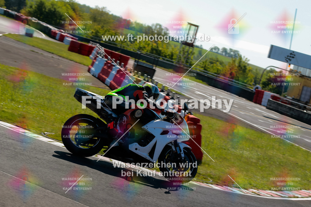 Moto-TeamOBK-21282 | Hier findet Ihr Bilder von Touristenfahrten auf der Nürburgring Nordschleife oder von anderen Veranstaltungen die ich besucht habe. Viel Spass beim Durch Schauen 