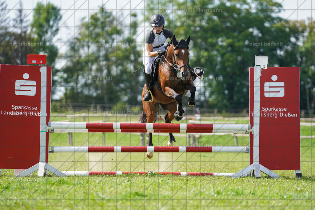 20230917-FAH09576 | Landsberg am Lech, 2023, Kaufbeuren, Kempten, Allgäu, Turnierfotografen Bayern, Fotoagentur Herrmann, Turnierbilder, Reitsport Fotos, Pferdefotograf, Augsburg, Bad Tölz, Dachau, Karlsfeld, Memmingen, Buchloe, Schwabmünchen