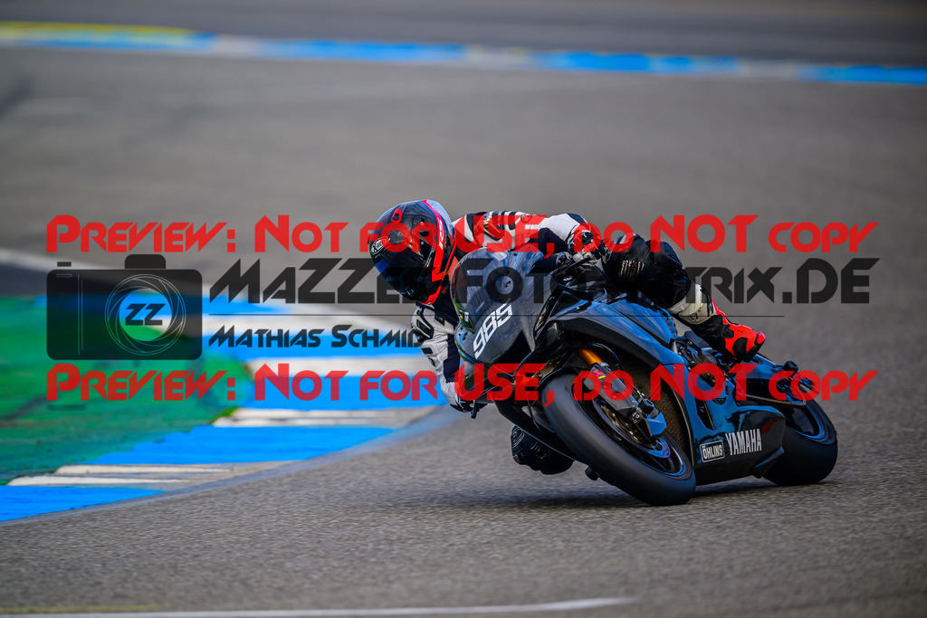 MaZZes_Fotomatrix_20250929_6007705_5675-2 | WEISS