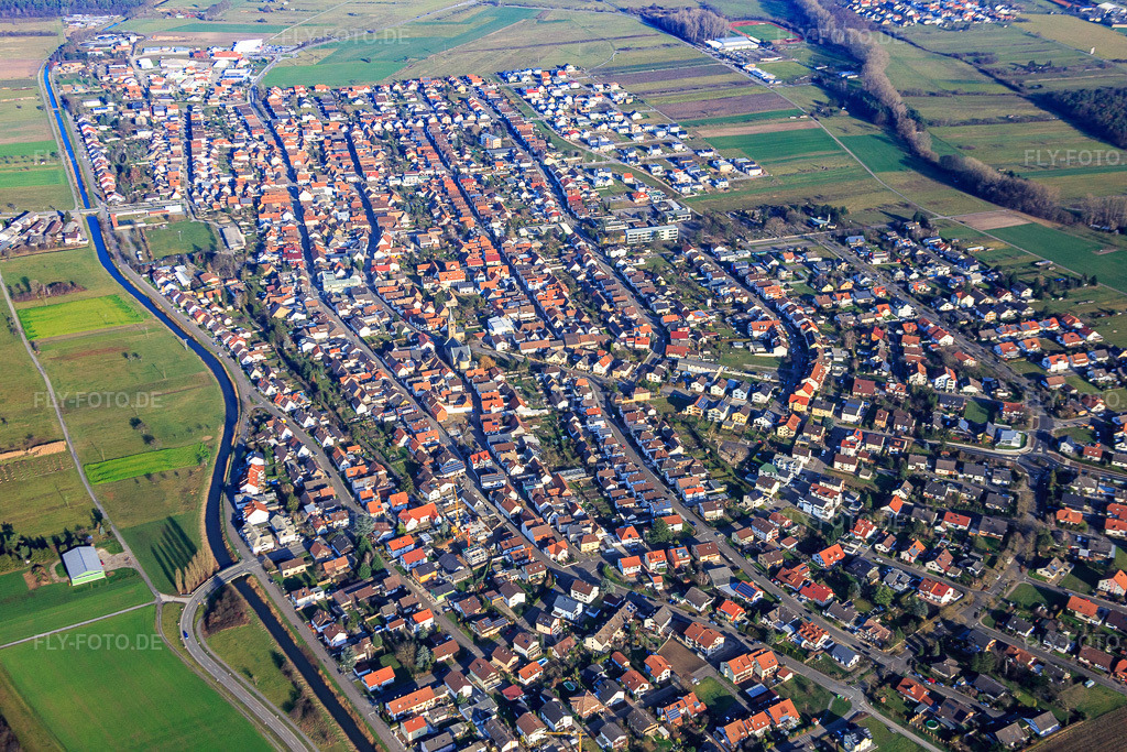Luftbild: Ortsansicht von Süden im Ortsteil Neuthard in Karlsdorf-Neuthard im Bundesland Baden-Württemberg in Deutschland. Foto: IMG_085326.jpg vom 19.12.2015 durch Werner Riehm/FLY-FOTO.de