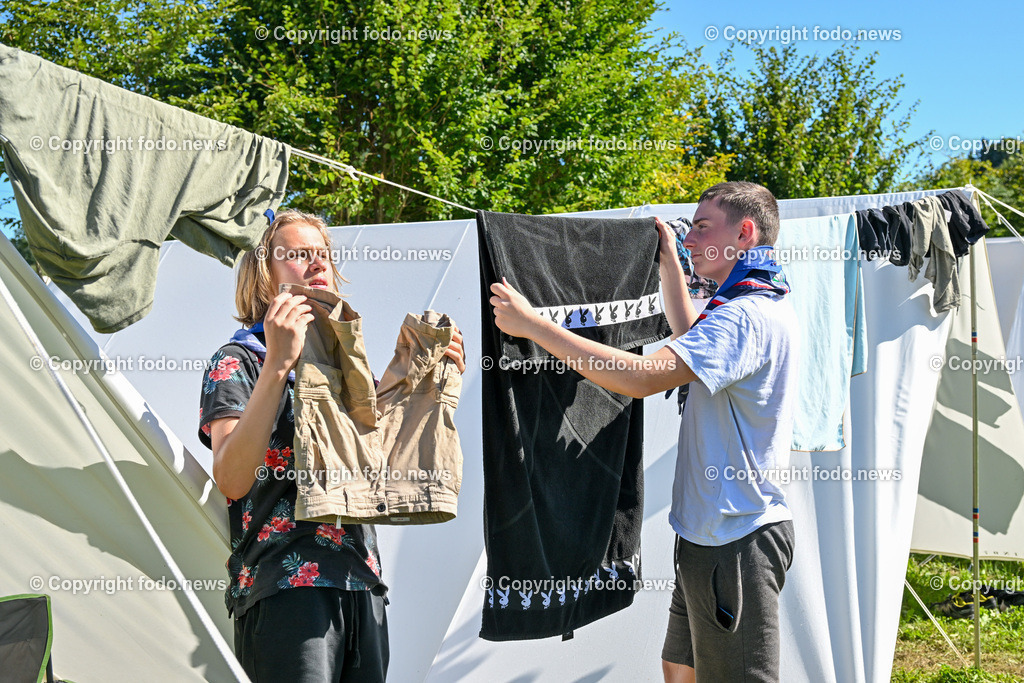 Scout Camp Austria_ 11.08.2023-8 | 11.08.2023, Berg am Attersee, AUT, Scout Camp Austria 2023, im Bild Maximilian Raffaseder (15) und Felix Schimpl (15) aus Freistadt beim Waesche aufhaengen
