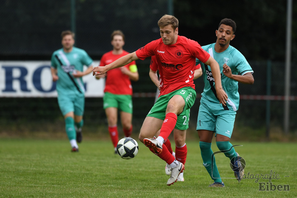 Sport-Duwe Cup | Sport-Duwe Cup Oldenburg; SSV Jeddenloh (weiß)-VFB Oldenburg (blau) am 05.07.2025 in Oldenburg (Sportanlage TuS Eversten), Photo: Philip Eiben 2025 - Realisiert mit Pictrs.com