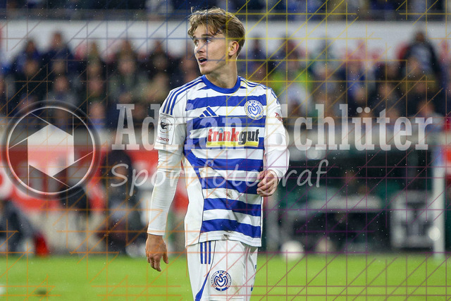 MSV Duisburg vs FC Hansa Rostock - 3. Liga | Duisburg, Deutschland, 03.10.25:   Patrick Sussek (MSV Duisburg) schaut waehrend des Spiels der 3. Liga MSV Duisburg vs FC Hansa Rostock in der schauinsland-reisen-arena(Foto von Brauer-Fotoagentur / Adrian Schlueter)