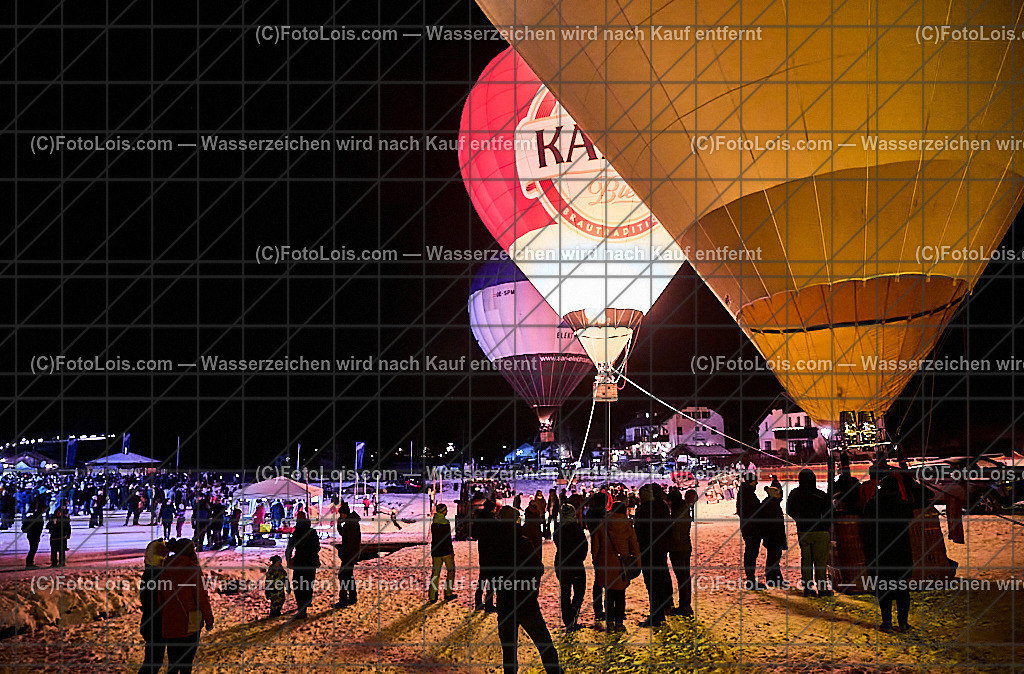 _ALP8164_NACHTderBALLONE_Lackenhof_Ballonsportclub Oetscherland | ... mit dem Ballonsportclub Ötscherland aus Wieselburg, der Bergrettung Lackenhof mit einer Schauübung, der Perchtengruppe 'Gaminger Ötscherteufeln' und dem Musikverein Lackenhof, die Ballonfahrer spendeten ihre Gage in diesem Jahr dem schwer verunglückten Gerald Bernreiter alias 'KLEX' der erst nach der ReHa und einem Umbau seines Hauses in Lackenhof frühestens im Mai 2026 wieder nach Hause kommen kann, So 28. Dezember 2025.
