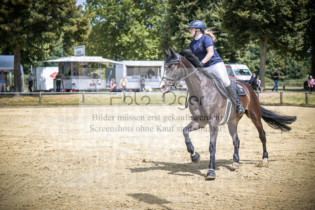 DOS_9379 | Entdecke hochwertige Reitturnierfotos von Foto Oger. Professionell, emotional und authentisch – jetzt Lieblingsmomente im Shop bestellen.Deutschlandweite Turnierfotografie. - Realisiert mit Pictrs.com