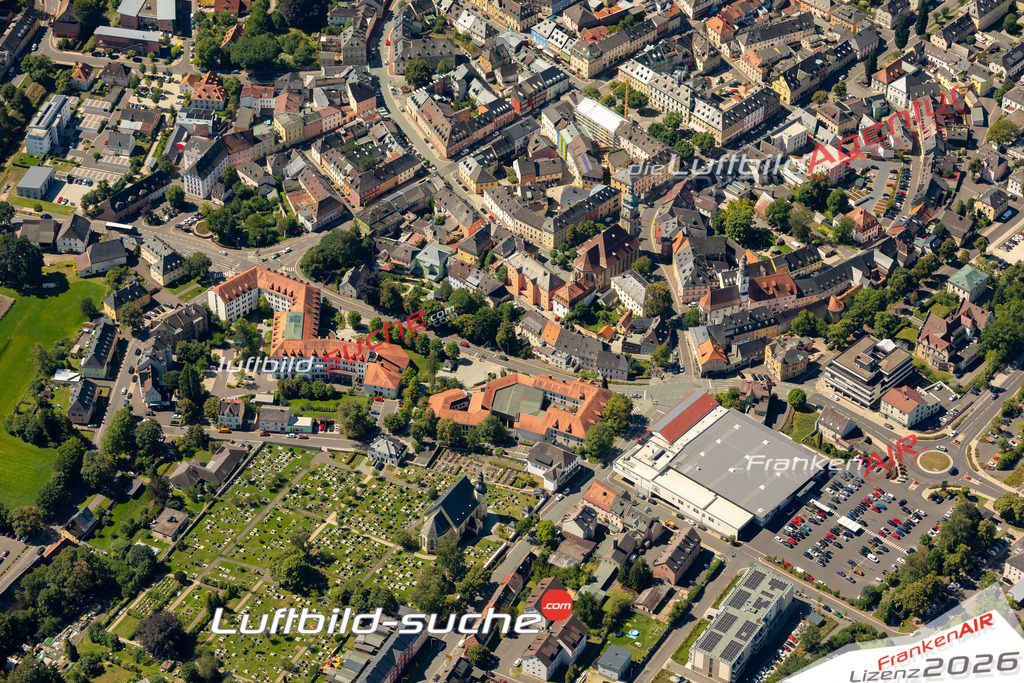 Das Luftbild zeigt : Jean-Paul-Straße Wunsiedel - Die Luftaufnahme wurde 2023 vom UL-Flugzeug aus erstellt ( keine Drohne ) - Hochauflösende Luftaufnahme - Für grossformatige Ausdrucke geeignet. Die Geschenkidee !Mit Lizenz und Bildrechte bestellbar