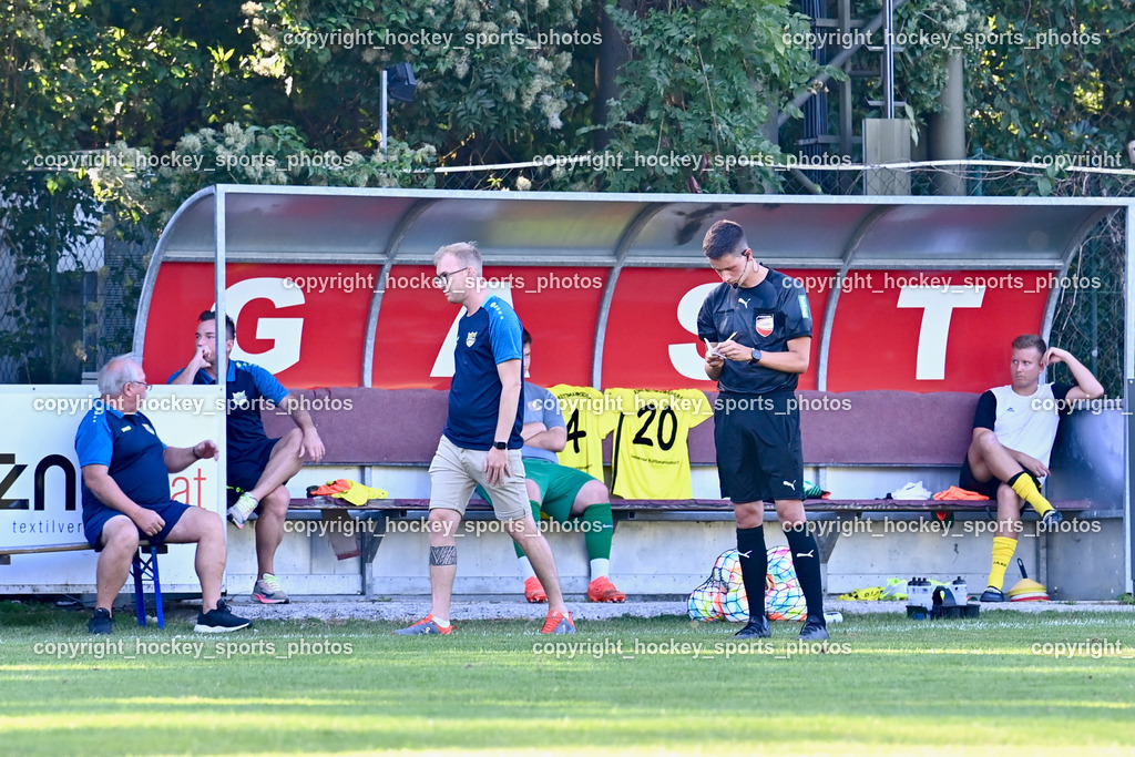 ATUS Ferlach vs. ASKÖ Köttmannsdorf 2.9.2023 | Teambetreuer ASKÖ Köttmannsdorf Franz Kowatsch, Assistentcoach ASKÖ Köttmannsdorf Florian Kucher, Headcoach ASKÖ Köttmannsdorf Markus Uran, Skalic Edis Referee
