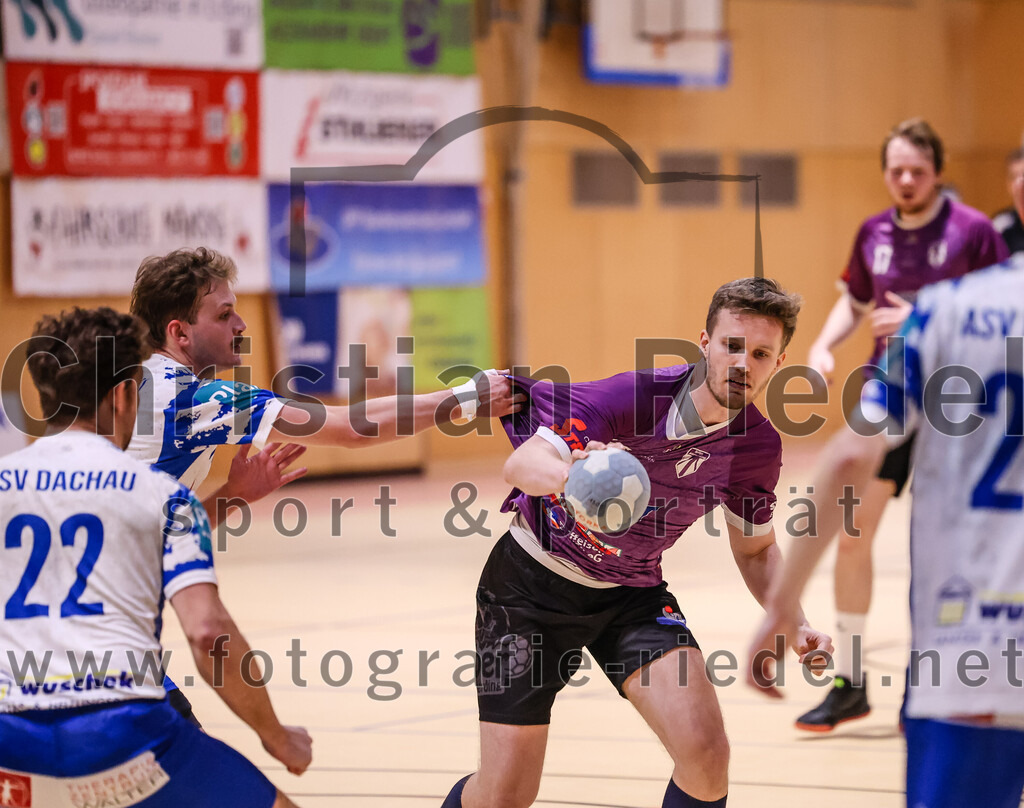 2024-11-24_072_SpVgg_Altenerding_gegen_ASV_Dachau | Erding, Deutschland, 24.11.2024:Handball, Bezirksoberliga Männer 2024 / 2025, 8. Spieltag, SpVgg Altenerding gegen ASV Dachau, Endergebnis: 30:23Moritz Deichl (ASV Dachau, #18), Ferdinand Menzel (SpVgg Altenerding, #75)Foto: Christian Riedel / fotografie-riedel.net