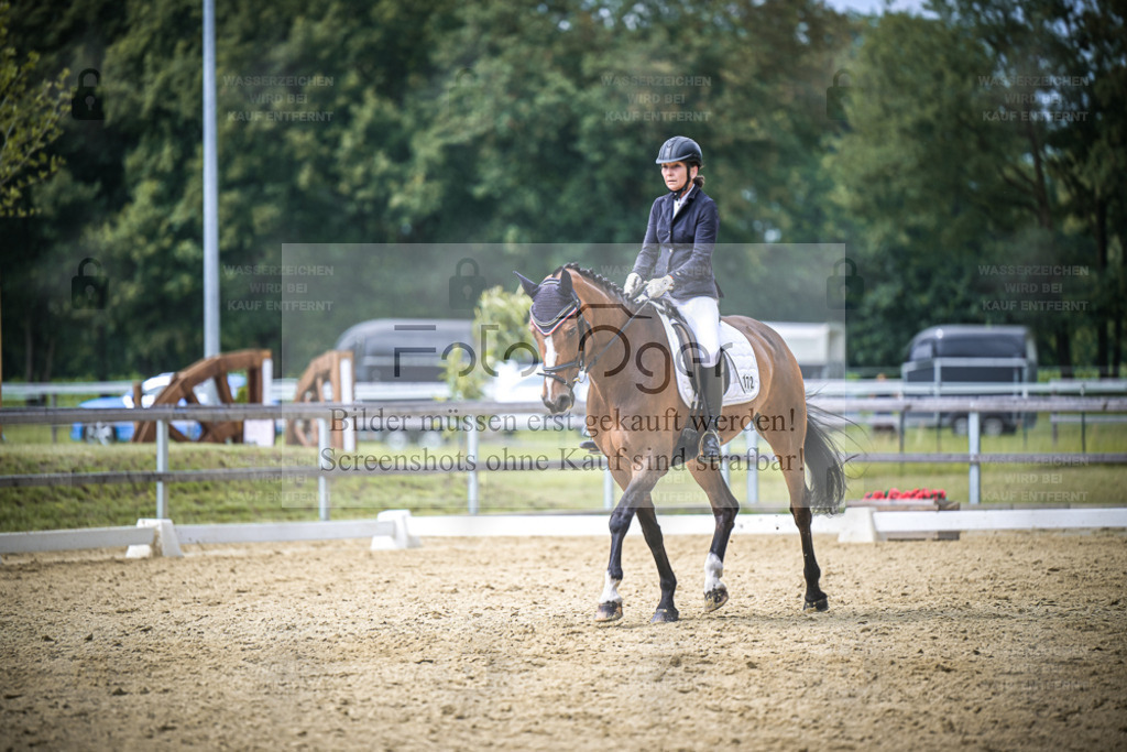 DOS_2366 | Entdecke hochwertige Reitturnierfotos von Foto Oger. Professionell, emotional und authentisch – jetzt Lieblingsmomente im Shop bestellen. - Realisiert mit Pictrs.com