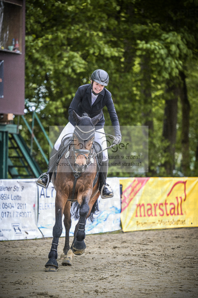DOS_6116 | Entdecke hochwertige Reitturnierfotos von Foto Oger. Professionell, emotional und authentisch – jetzt Lieblingsmomente im Shop bestellen.Deutschlandweite Turnierfotografie. - Realisiert mit Pictrs.com