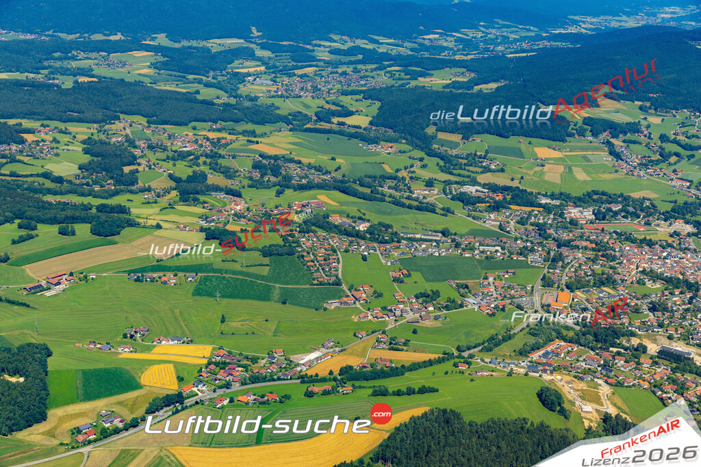 Das Luftbild der Stadt Bad Kötzting wurde 2022 vom Flugzeug heraus erstellt (keine Drohnen-Aufnahmen) Aufnahmehöhe ca.450 Meter- hohe Bildauflösung und Druck-Qualität. Garantiert!