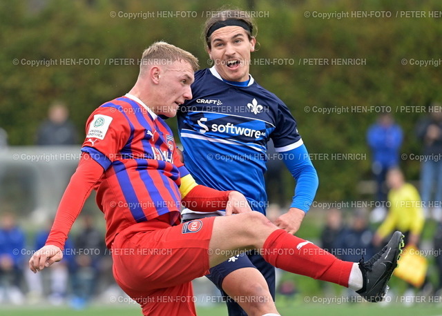20221112-5341-svd-heidenh-u19-HEN-FOTO | 12.11.2022 Fussball Saison 2022 2023 A-Junioren Bundesliga Süd Südwest SV Darmstadt 98 - 1. FC Heidenheim (2:0) v. li. 6 Luka Janes (Heidenheim) 10 Luca Kaiser (Darmstadt) (Foto: Peter Henrich) - Realisiert mit Pictrs.com