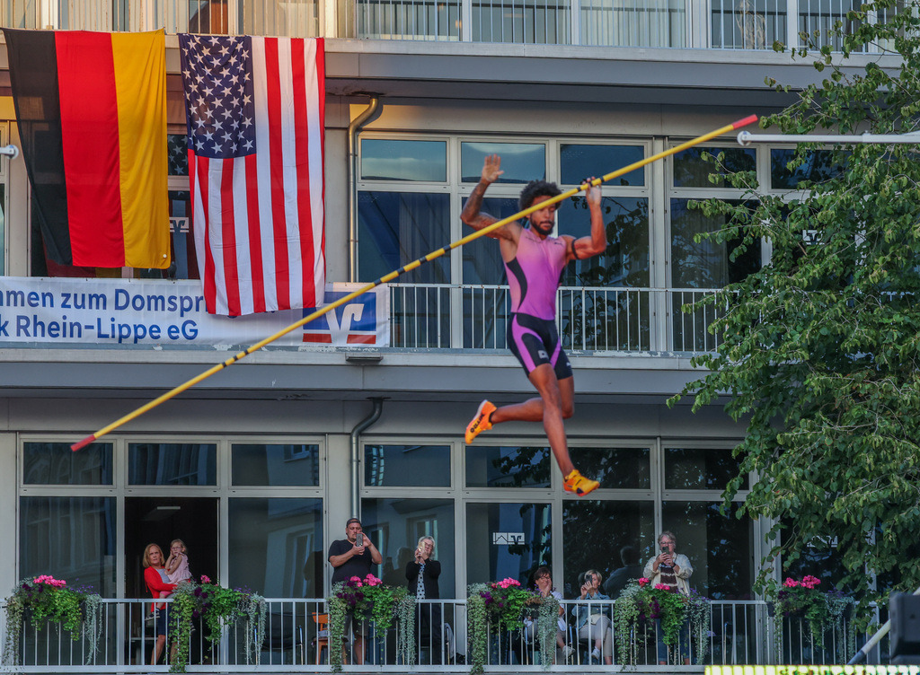 top-top.de-250828-350 | Foto, Video, Fotografie, Videografie, Fotobox, DJ, Discjockey, Musik, Musikbox, Veranstaltung, Photobooth, Amazon, Ebay, Buchtipp, Bestseller, Autor, Verlag, Buch, Wesel, Hamminkeln, NRW, Dinslaken, Rees, Drohne, Hochzeit, Party, Fotobox, Wesel, Fotograf