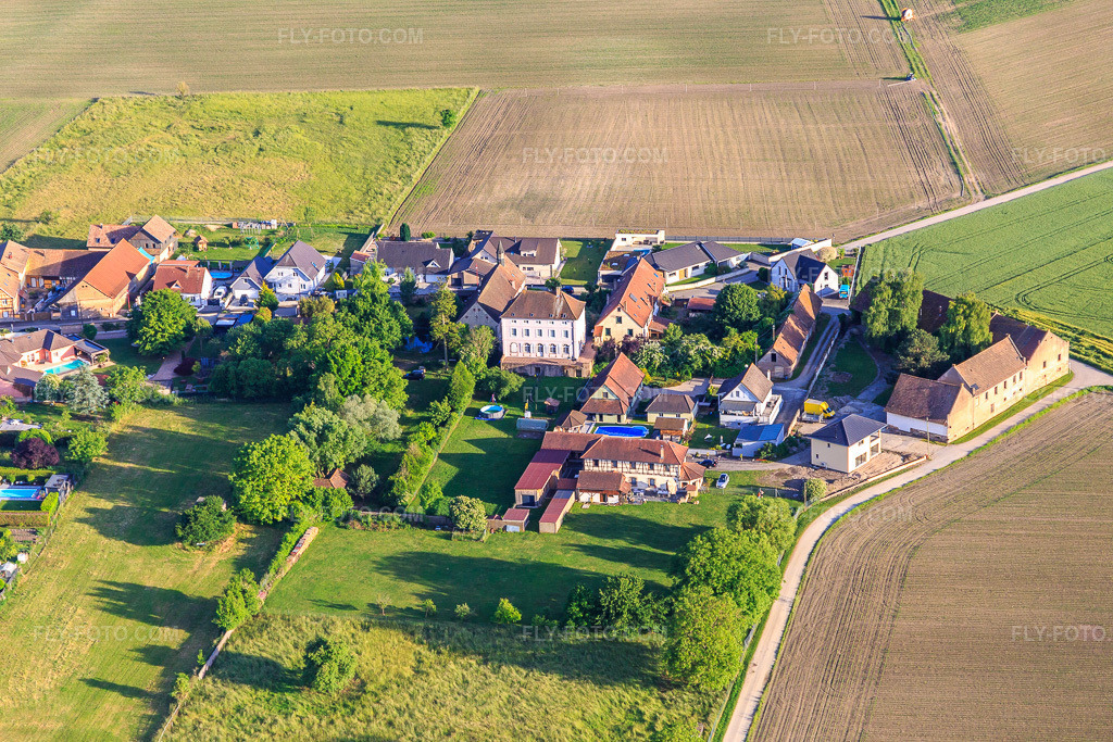 Aerial view: Fours Bois Doré in Friesenheim in the state Bas-Rhin, France. – Photo: IMG_147350.jpg taken on 05/29/2025 by Werner Riehm/FLY-FOTO.com – Resolution of the original: 5472 x 3648 px – Four Alsacien Authentique Depuis 1976