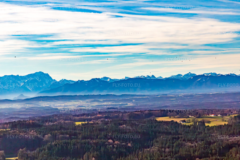 Vue aérienne: Panorama alpin autour de la Zugspitze à Lermoos dans le département Tirol, L'Autriche. Photo: IMG_139436.jpg prise le 27/12/2023 par Werner Riehm/FLY-FOTO.euRésolution de l'original: 5472 x 3648 px