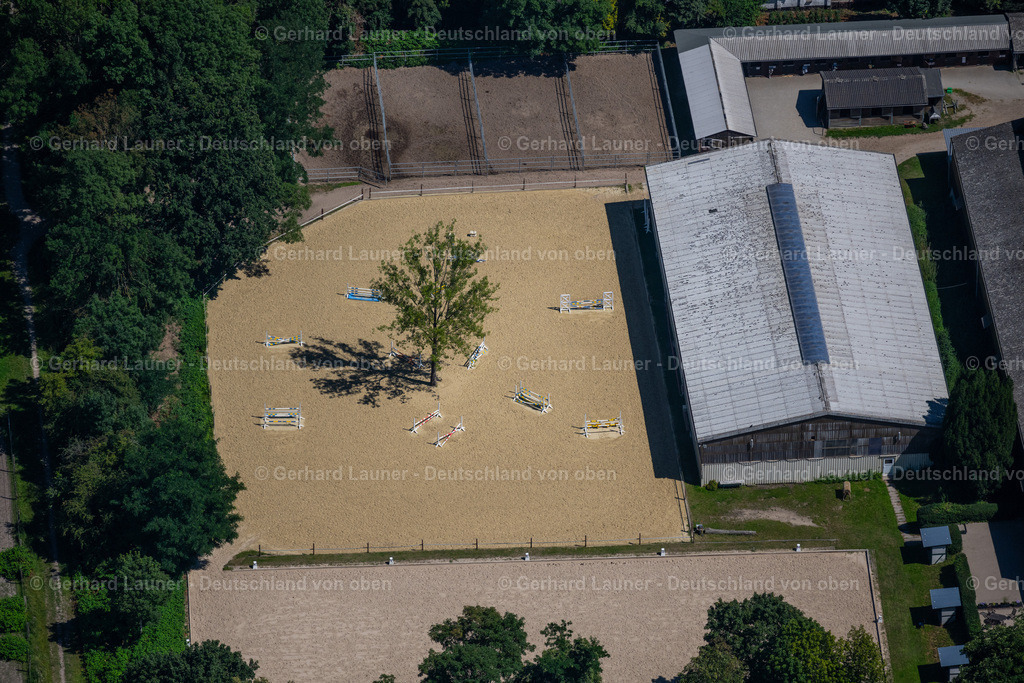 4036039 | Gelände des Reit- und Fahrvereins Braunschweig im Reitpark Madamenweg - Reitschule FN -. Der RFV ist traditionell einer der größten Vereine im Landesverband Hannover