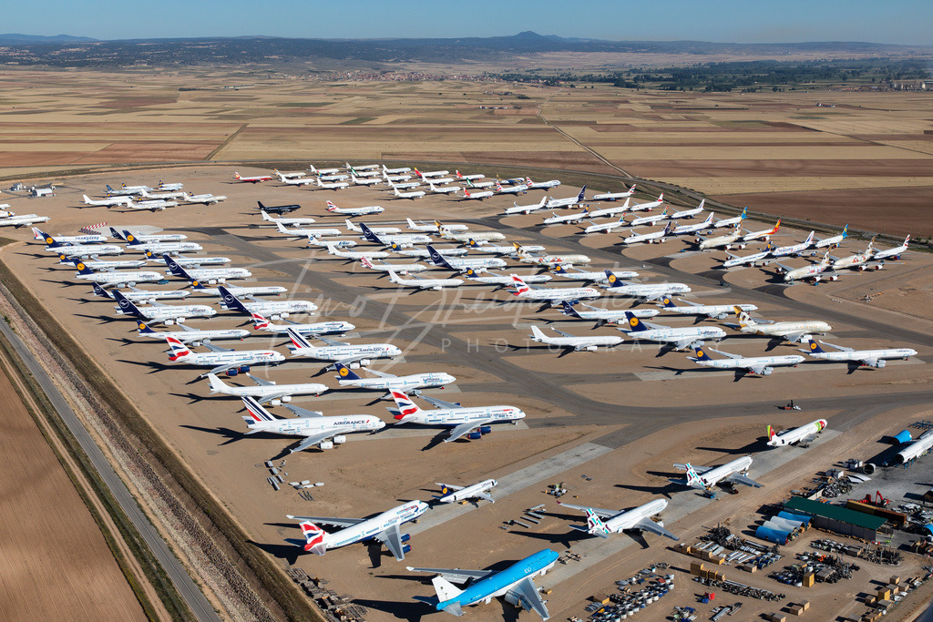 195 | Buy high-quality aviation and travel photography prints by professional photographer Timo Breidenstein. Authentic images, professionally printed, worldwide shipping. - Realisiert mit Pictrs.com