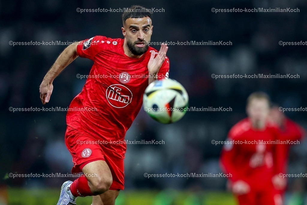 RWE09032501063 | 2025.03.09, Fußball, 3.Liga, Rot-Weiss Essen - SV Waldhof Mannheim, Stadion Hafenstraße, Saison 2024 2025: Ramien Safi (RWE #11)DFB regulations prohibit any use of photographs as image sequences and or quasi-video.