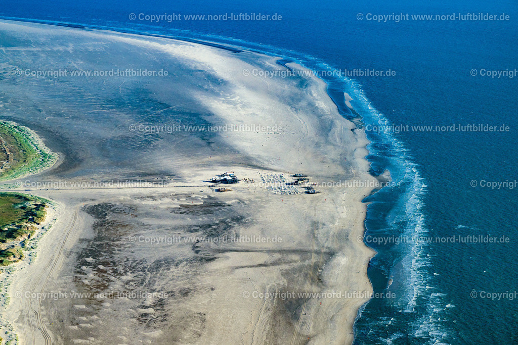 St.Peter-Ording_Strand_ELS_8724300523 | SANKT PETER-ORDING 30.05.2023 Küsten- Landschaft am Sandstrand der Badestelle Ording Nord im Ortsteil St. Peter-Ording in Sankt Peter-Ording im Bundesland Schleswig-Holstein, Deutschland. Am Strand vor St. Peter- Ording ist in den Monaten März bis Ende Oktober das Strand- Parken gegen Gebühr erlaubt. Strandparkplatz am Weststrand. // Coastal landscape on the sandy beach of the bathing area Ording Nord in the district St Peter-Ording in Sankt Peter-Ording in the state Schleswig-Holstein, Germany. Foto: Martin Elsen