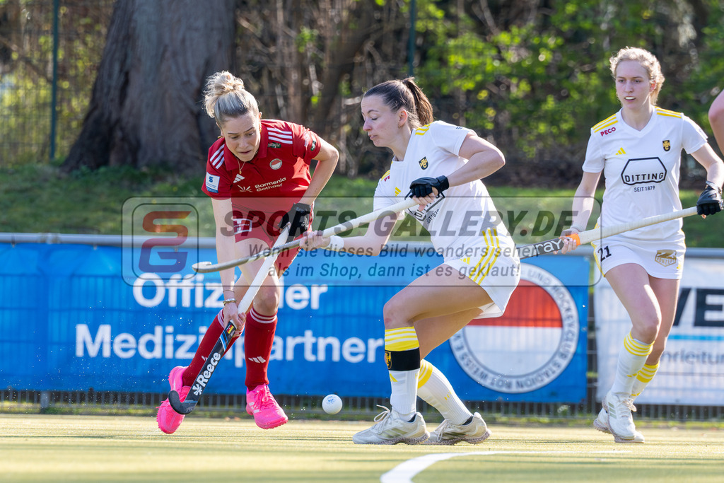 SFE_20260322_0057 | Köln, Deutschland, 22.03.26: Feldhockey 1. Bundesliga Damen zwischen Rot-Weiss Köln - Harvestehuder HTC im REWE Sportpark am 22.03.2026 in Köln, Deutschland. (Foto von Stephan Fehrmann)Köln, Germany, 22.03.26: Feldhockey 1. Bundesliga Damen between Rot-Weiss Köln - Harvestehuder HTC in REWE Sportpark at 22.03.2026 in Köln, Deutschland. (Foto from Stephan Fehrmann)