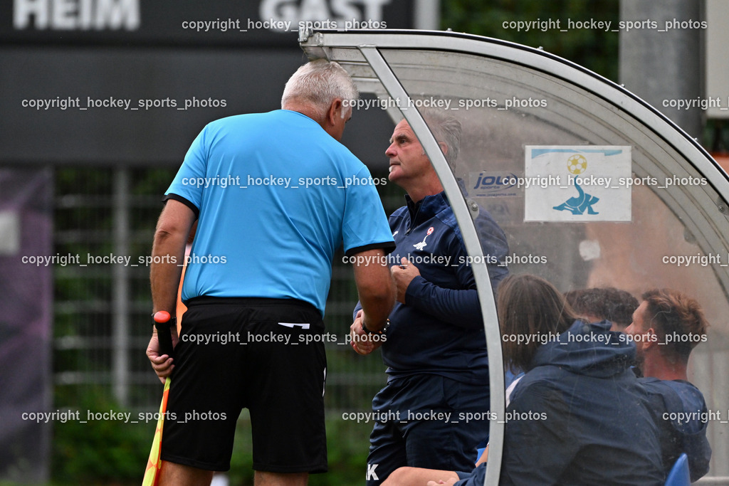 SAK vs. ATUS Ferlach | Eric Erlbeck Referee, Hand Shake, Tormancoach SAK Johann Smrecnik, , SAK vs. ATUS Ferlach, SAK vs. ATUS Ferlach am 01.08.2025 in Klagenfurt (Sportpark Welzenegg), Austria, (Photo by Bernd Stefan)