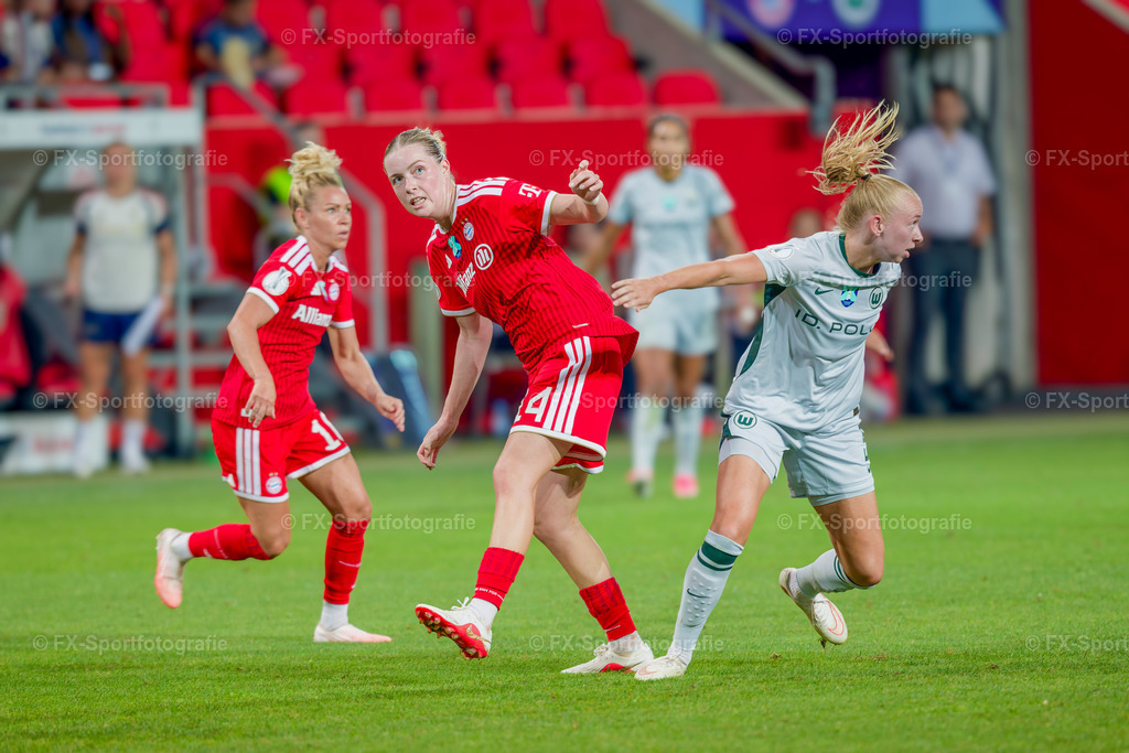 Supercup-Frauen-Bayern-Muenchen-vs-VfL-Wolfsburg 056 | Sportfotos und Eventgalerien von FX-Sportfotografie. Bilder von Fußball, Vereinsveranstaltungen und Events direkt ansehen und als Download bestellen. - Realisiert mit Pictrs.com