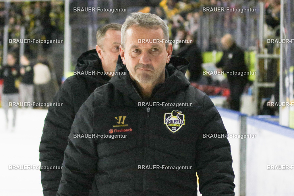 4_KEVREG_20251125_0053 | Krefeld, Deutschland, 25.11.2025: Thomas Popiech (Krefeld Pinguine) nach dem  DEL2-Spiel zwischen Krefeld Pinguine - Eisbären Regensburg am 25.11.2025 in der Yayla-Arena in Krefeld, Deutschland. (Foto Ralph Görtz / Brauer-Fotoagentur)