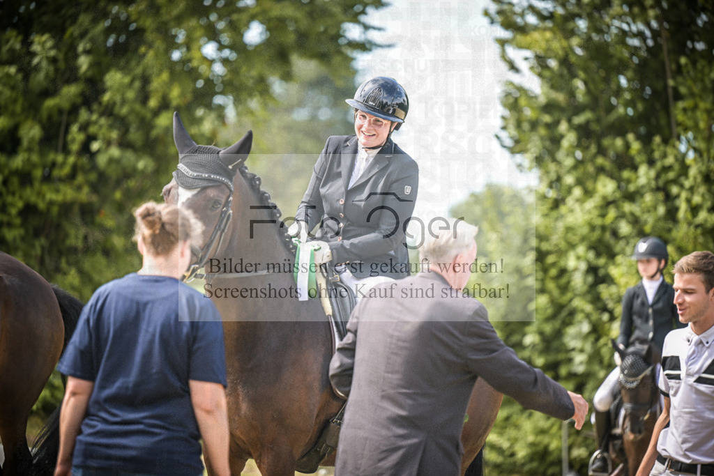 DOS_4353 | Entdecke hochwertige Reitturnierfotos von Foto Oger. Professionell, emotional und authentisch – jetzt Lieblingsmomente im Shop bestellen.Deutschlandweite Turnierfotografie. - Realisiert mit Pictrs.com
