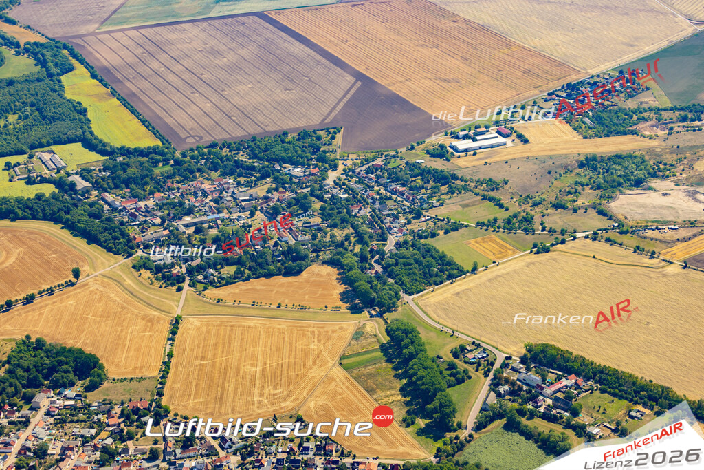 Die Luftaufnahme Osmarsleben - Güsten wurde 2022 vom Flugzeug aus (keine Drohne) erstellt. Hohe Auflösung -für große Poster und Wandbilder geeignet - Garantiert!