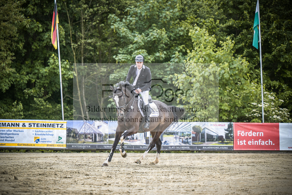 DOS_5098 | Entdecke hochwertige Reitturnierfotos von Foto Oger. Professionell, emotional und authentisch – jetzt Lieblingsmomente im Shop bestellen.Deutschlandweite Turnierfotografie. - Realisiert mit Pictrs.com