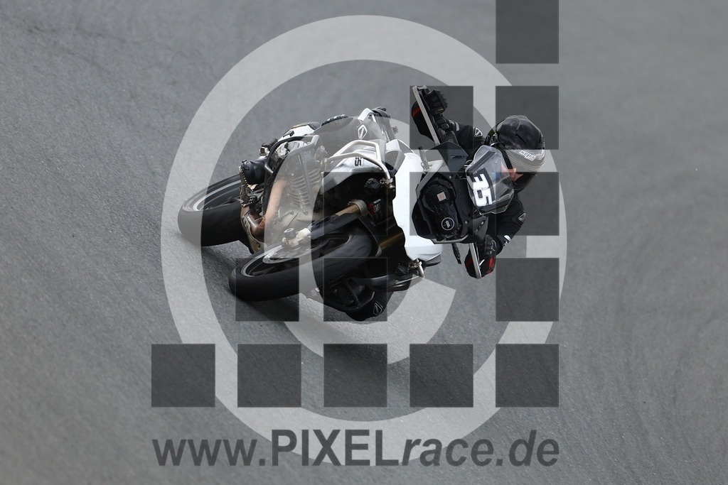 0035-20250522_02652 | Schöne Erinnerungen an spannende Momente - das festzuhalten ist unser Job. PIXELrace.de ist seit 2003 auf den Rennstrecken Europas unterwegs um die Action draußen beim Fahren und die wunderbare Stimmung imm Fahrerlager für euch einzufangen.