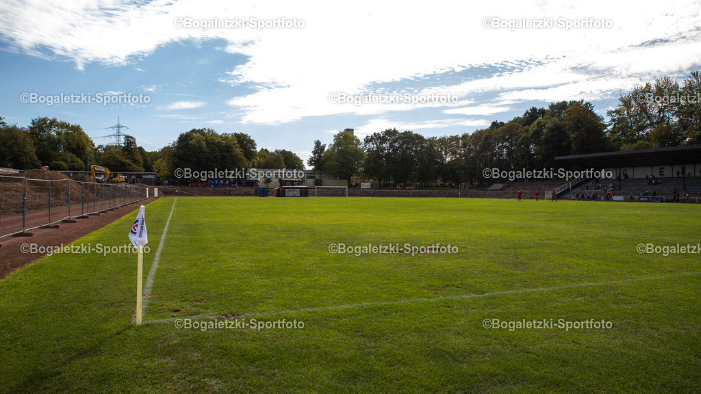 Gelsenkirchen, Germany - September 27, 2026: Abriss des Südstadion am Haidekamp | Gelsenkirchen, Germany - September 27, 2026: Blick auf die abgerissenen Stehtribünen des Südstadion am Haidekamp - Realisiert mit Pictrs.com