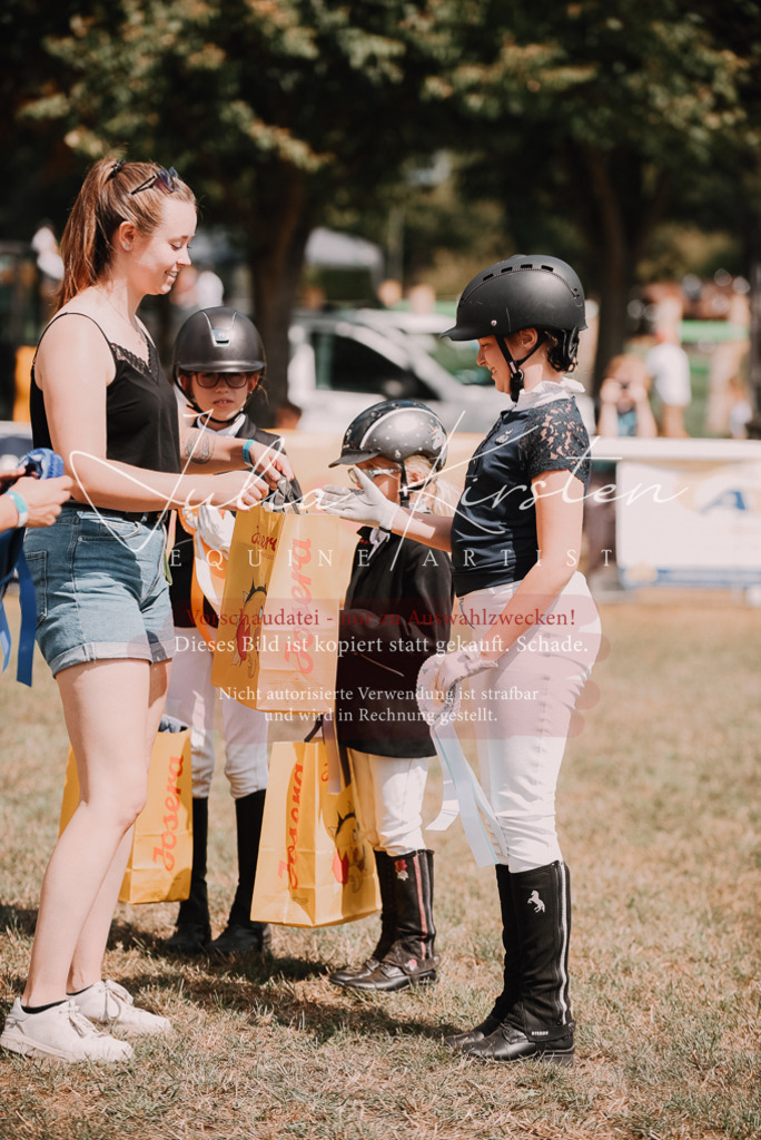 DSC_6351 | Pferde- und Turnierfotografie in Westsachsen. Pferdeportraits, Auftragszeichnungen und intuitive Kunst.