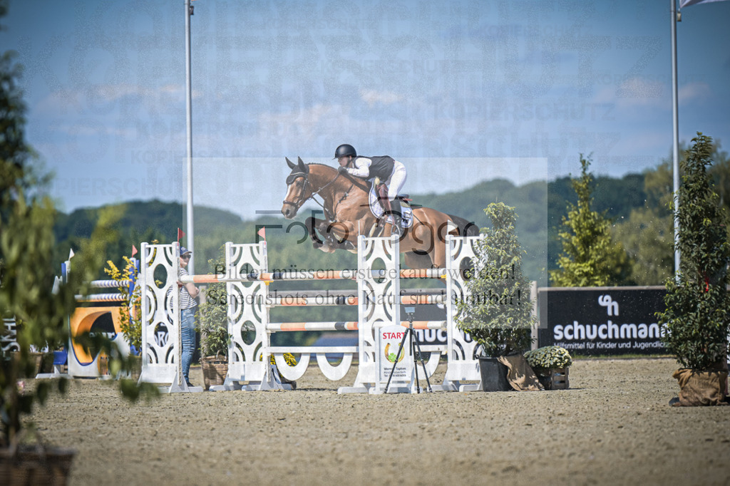 DOS_3910 | Entdecke hochwertige Reitturnierfotos von Foto Oger. Professionell, emotional und authentisch – jetzt Lieblingsmomente im Shop bestellen.Deutschlandweite Turnierfotografie. - Realisiert mit Pictrs.com