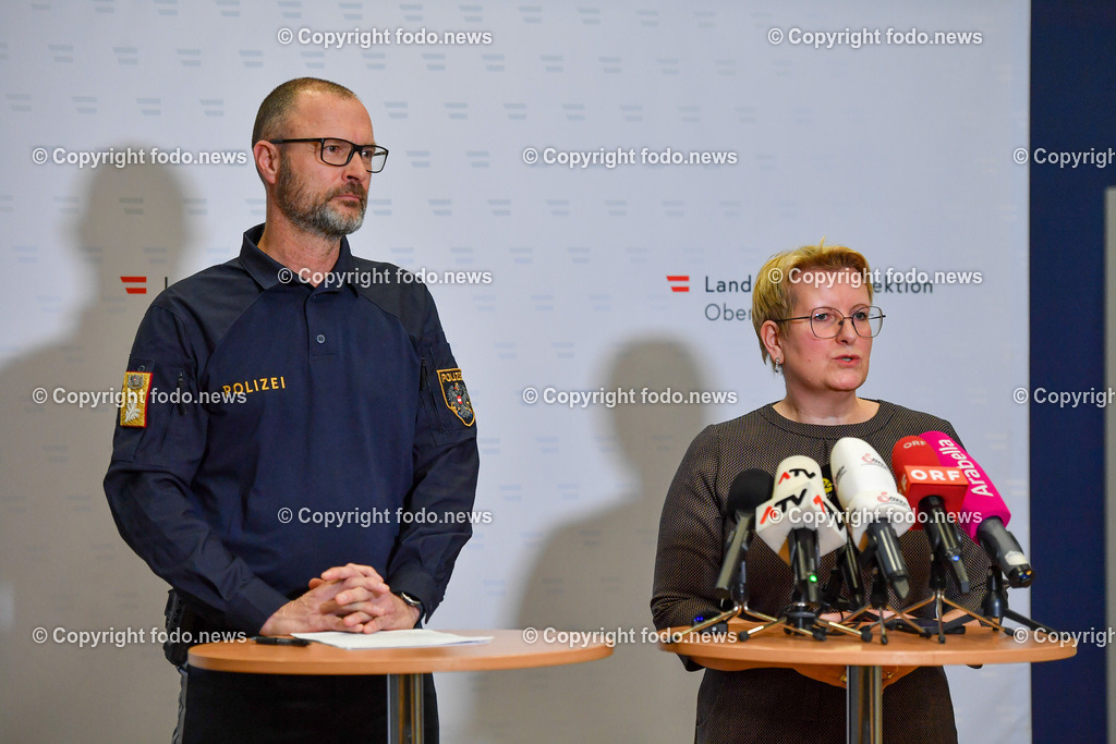 Landespolizeidirektion Oberoesterreich_ Pressekonferenz Festnahme Mordversuch Linz-Kleinmuenchen_ 09.01.2023-19 | 09.01.2023, Landespolizeidirektion Oberoesterreich, AUT, Pressekonferenz Festnahme Mordversuch Linz-Kleinmuenchen, im Bild Ulrike Breiteneder (Staatsanwaltschaft Linz), Andreas Pilsl (Landespolizeidirektor Ooe)