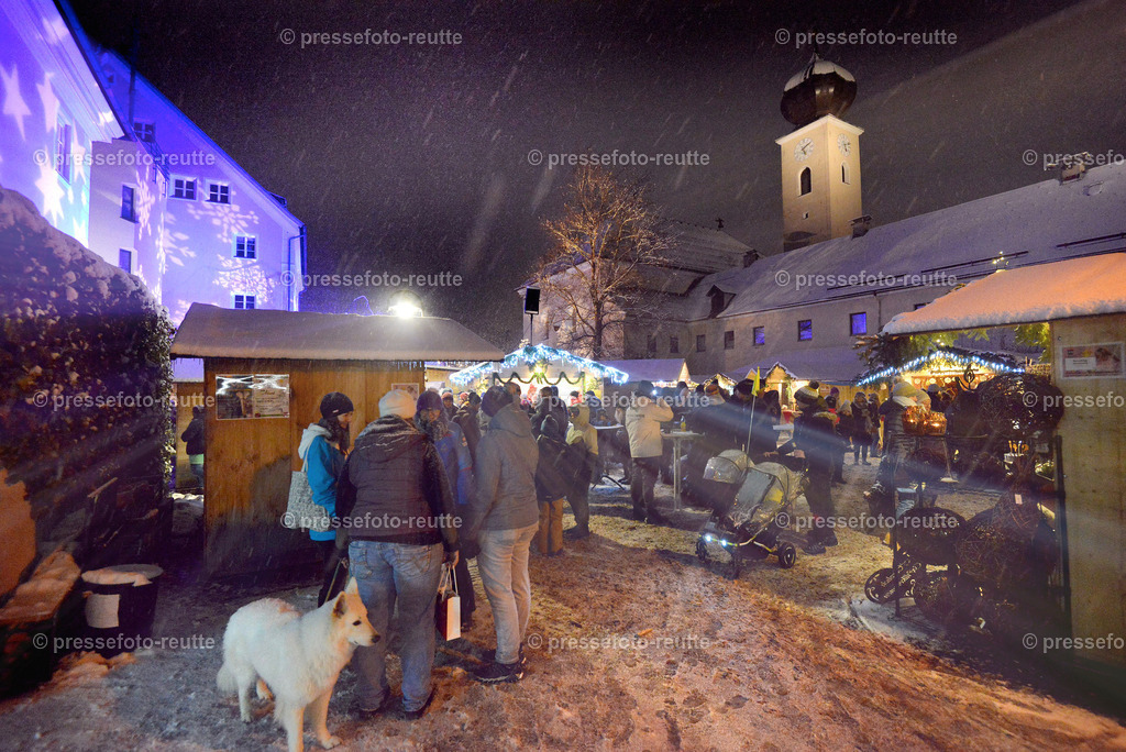-01-news-2022-Dez10-Weihnachtsmarkt-Reutte-WTV_6484 | Info aus dem Bezirk Reutte/Ausserfern Tirol sowie eine umfangreiche Bilddatenbank über die gesamte Region: Lechtal, Talkessel Reutte, Tannheimertal, Zwischentoren. Lech, Plansee, Zugspitze, Grenztunnel, B179, Fernpassstraße, Verkehr, Lawinen, Tradition, - Realisiert mit Pictrs.com