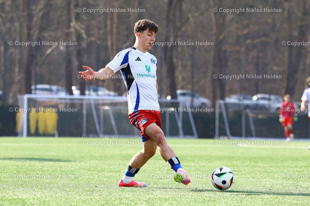 NH_HamburgerSVU19_TSG1899HoffenheimU19_U19DFBNachwuchsliga_09032025 | #8 Moritz Reimers (Hamburger SV U19)Fußball I Junioren I U19 DFB-Nachwuchsliga I Saison 2024-2025 I Hauptrunde Liga A, Gruppe C, 6. Spieltag I Hamburger SV U19 - TSG 1899 Hoffenheim U19 I 09.03.2025 I Alexander-Otto-Akademie