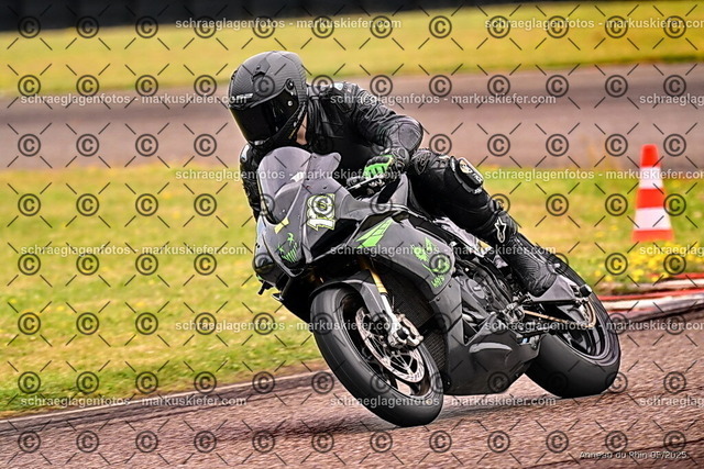 25bt02-0107 | markuskiefer.com - Realisiert mit Pictrs.com