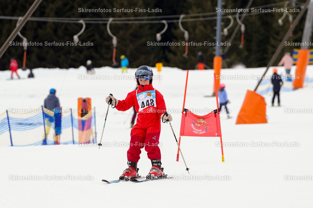 SRF_02.01.2026_0742 | Skirennfotos,Serfaus,Fiss,Ladis,Kinderskirennen,Winter,Tirol,Oberland,skirace,SFL,feelfree,weil wir's genießen,ski,Ski,skifahren,Sonnenplateau, - Realisiert mit Pictrs.com