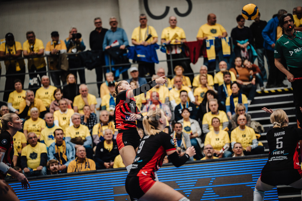 Volleyball | Frauen | Saison 2025/2026 | Volleyball Bundesliga | SSC Palmberg Schwerin vs. ETV Hamburger Volksbank Volleys | 18.10.2025 | Svea Frobel (#11, ETV Hamburger Volksbank Volleys) beim Angriff