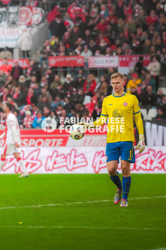 GER Rot-Weiss Essen vs. SSV Ulm, Fussball, 3. Liga, Spieltag 19, Saison 2025/2026, 20.12.2025 | GER Rot-Weiss Essen vs. SSV Ulm, Fussball, 3. Liga, Spieltag 19, Saison 2025/2026, 20.12.2025Foto: Fabian Friese - Realisiert mit Pictrs.com